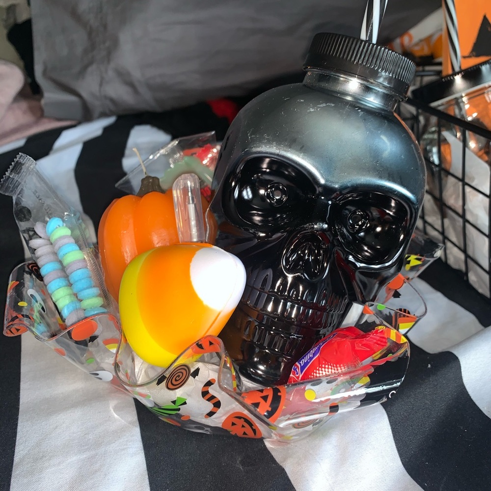 HALLOWEEN BASKETS!🎃🖤🎃🖤⚰️🕷🔪💀 - Picture 4 of 8